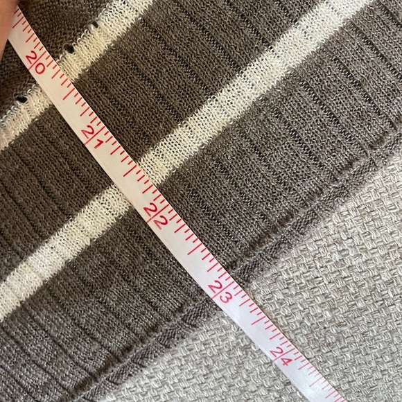 #18- VINCE- 100% LINEN Striped Lightweight Sweater size small - Picture 7 of 7